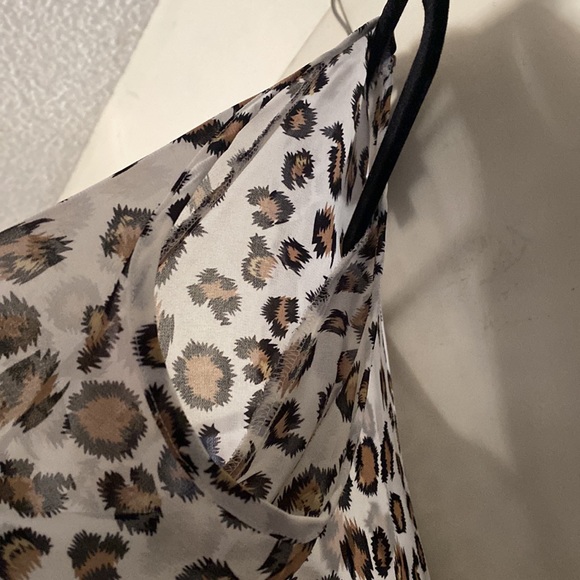 Forever 21 leopard blouse open shoulder - Picture 3 of 4